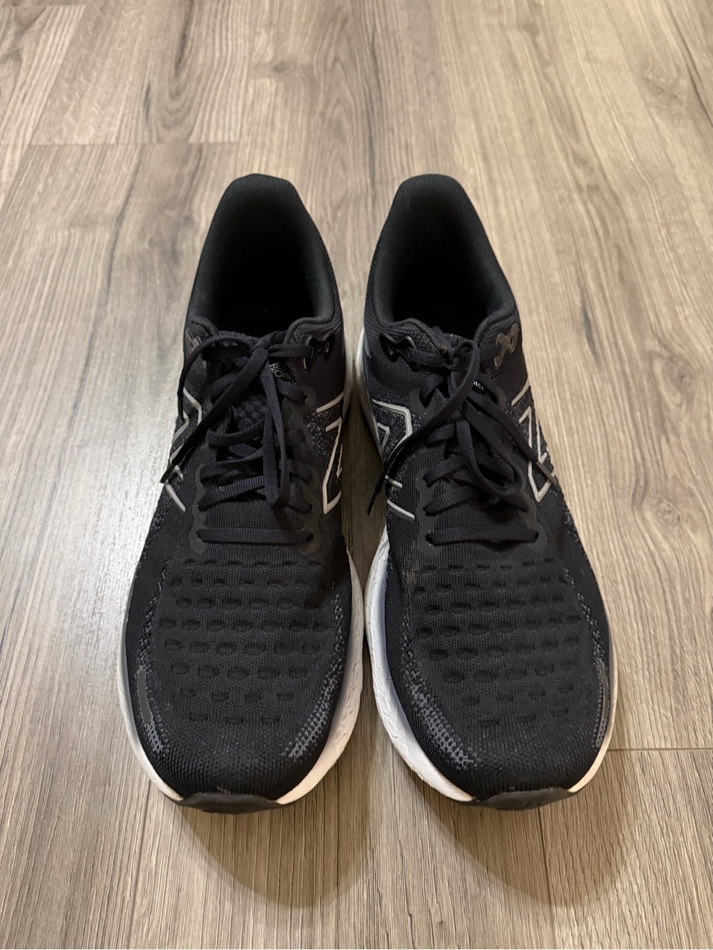 New Balance Men’s Black and White Athletic Running Shoes